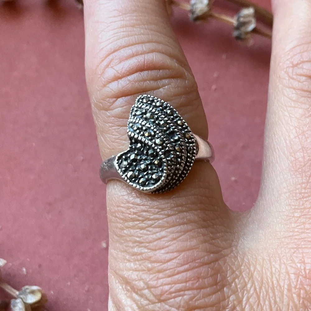 🐚 Hematite and Sterling Ring